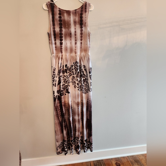 AB Studio BOHO Dress with pattern.  Size 6.  Floor length BOHO. - Picture 4 of 4